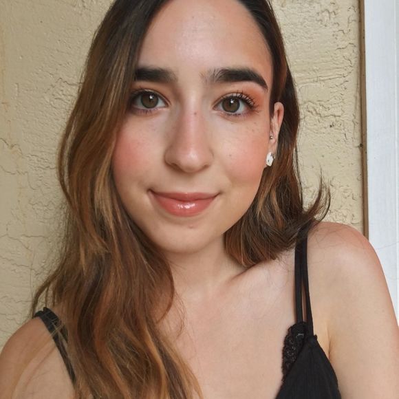 Meet your Posher, Julia - Picture 1 of 1